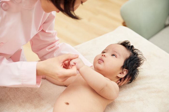 1649310769673173.jpg 攝圖網(wǎng)_501694446_高檔月子中心護(hù)工和嬰兒互動(dòng)(企業(yè)商用).jpg