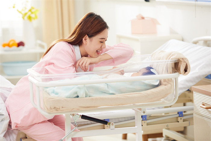 1655891906670182.jpg 攝圖網(wǎng)_501694359_月子中心寶媽和寶寶溫馨互動(dòng)(企業(yè)商用).jpg