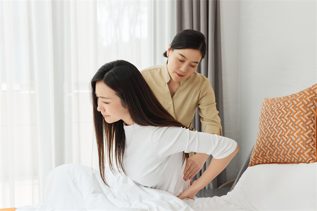 1658912722427452.jpg 攝圖網(wǎng)_502383003_住家月嫂照顧坐月子的產(chǎn)婦(企業(yè)商用).jpg