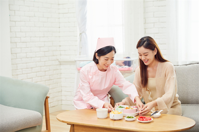 1658999427964355.jpg 攝圖網(wǎng)_501692299_月子中心護(hù)工給產(chǎn)婦準(zhǔn)備月子餐(企業(yè)商用) (1).jpg