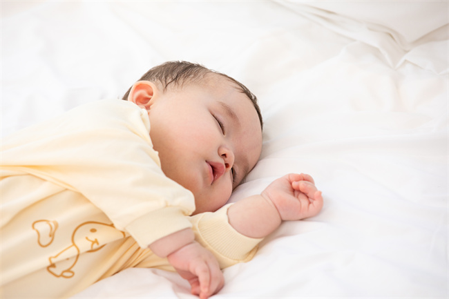 1659344767747472.jpg 攝圖網(wǎng)_501532887_寶寶側(cè)臥睡覺(企業(yè)商用).jpg