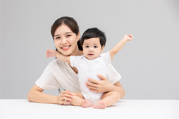 1659517574765278.jpg 攝圖網(wǎng)_501659851_年輕媽媽和寶寶(企業(yè)商用).jpg