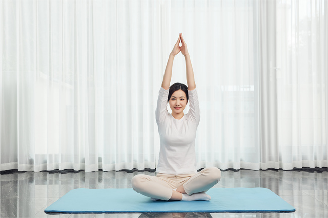 1659604354772537.jpg 攝圖網(wǎng)_502384403_產(chǎn)婦做產(chǎn)后護(hù)理瑜伽運(yùn)動(dòng)(企業(yè)商用).jpg