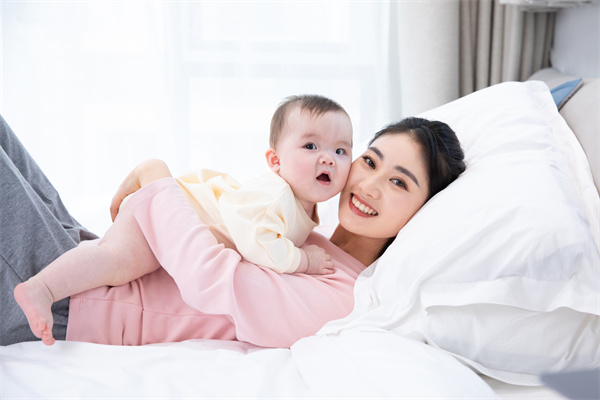 1660121716148518.jpg 攝圖網_501576985_媽媽和嬰兒幸福玩鬧(企業(yè)商用).jpg