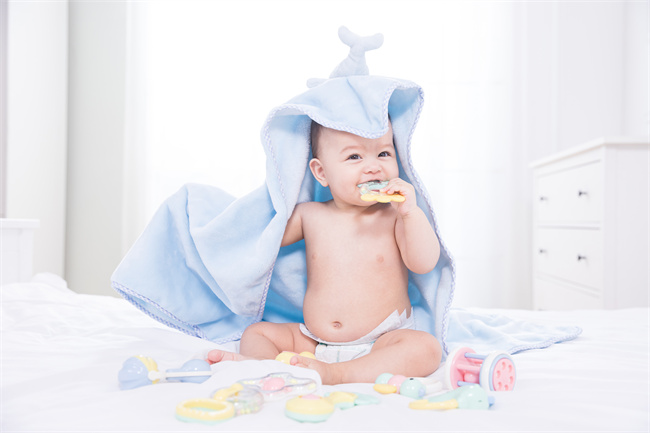 1660467116492974.jpg 攝圖網(wǎng)_501346893_外國(guó)嬰兒玩玩具(企業(yè)商用).jpg