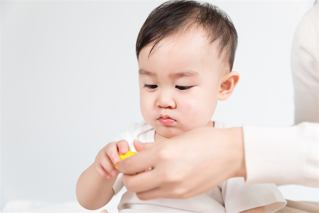 1660467172124818.jpg 攝圖網(wǎng)_501159283_媽媽陪寶寶玩(企業(yè)商用).jpg